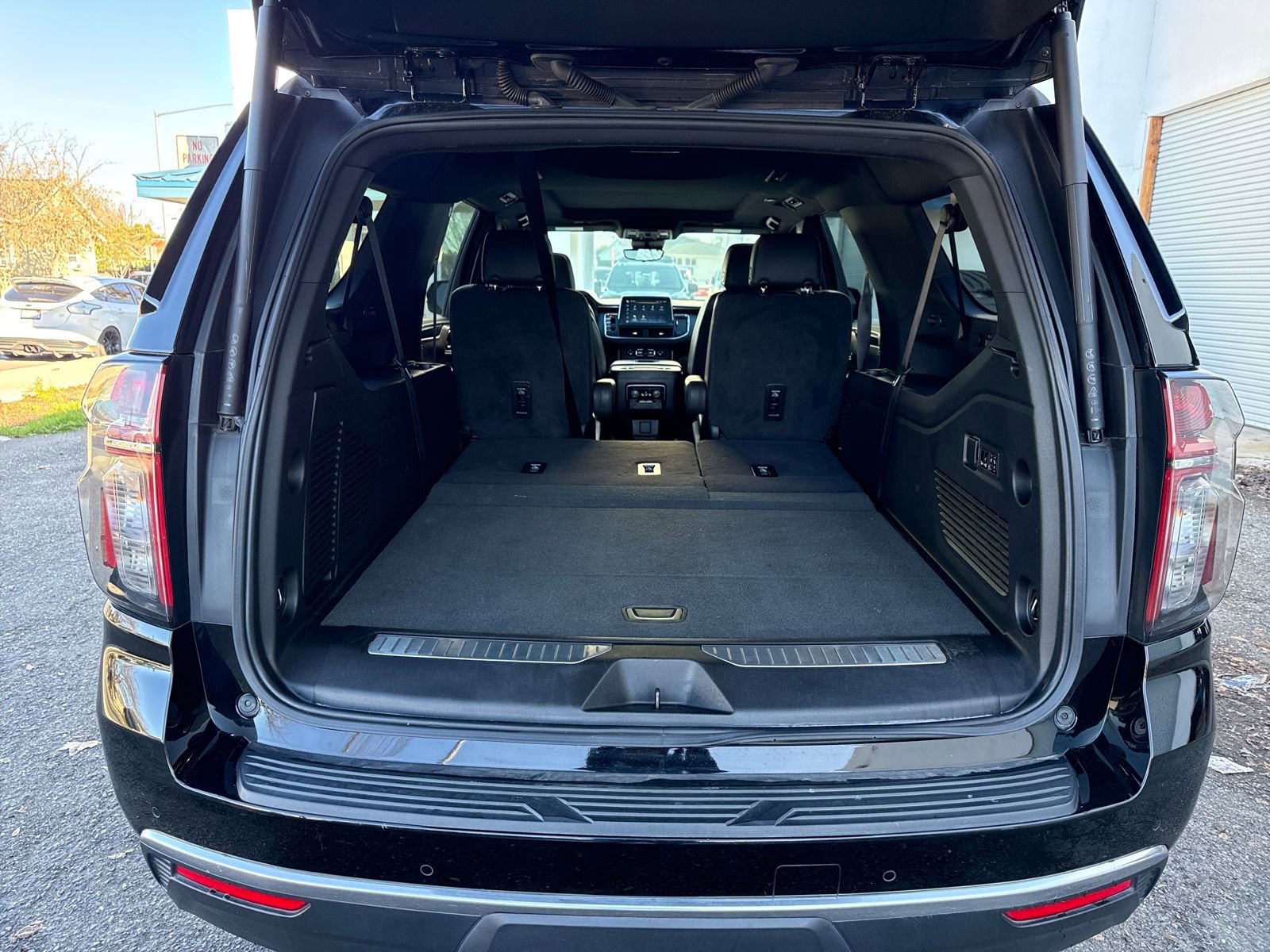 Used 2024 Chevrolet Suburban High Country image 23