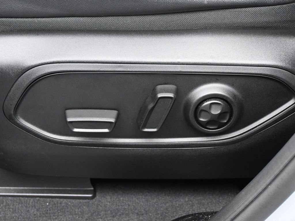 Used 2025 Jeep Grand Cherokee L Limited image 12