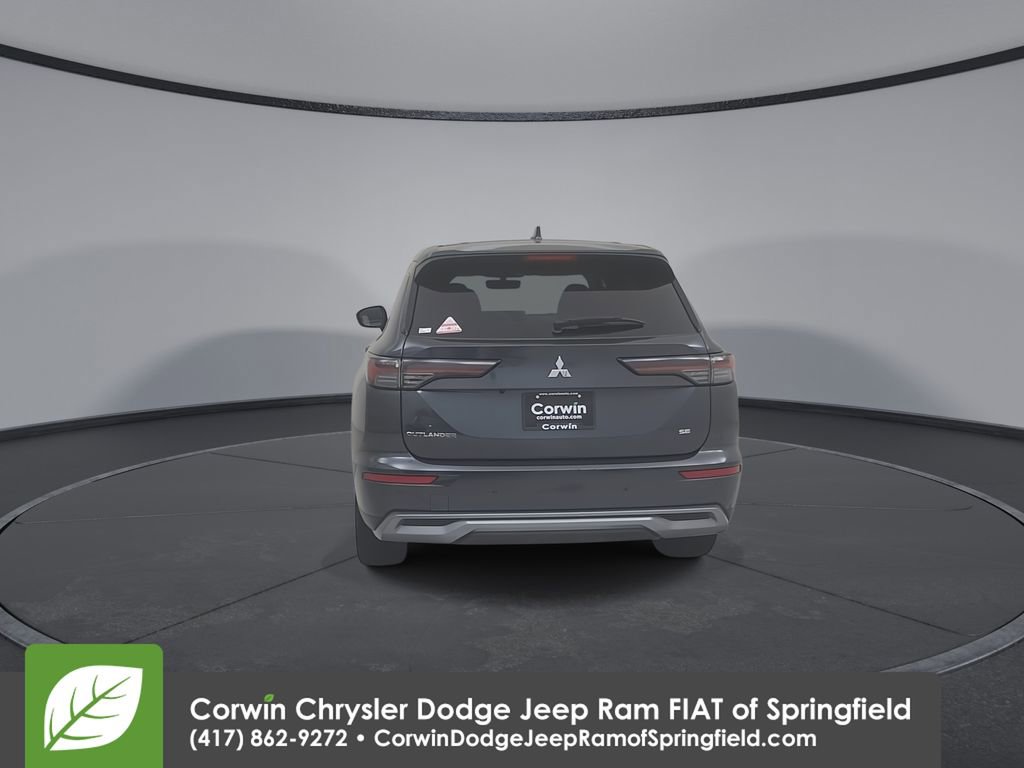 Used 2025 Mitsubishi Outlander SE FWD image 13