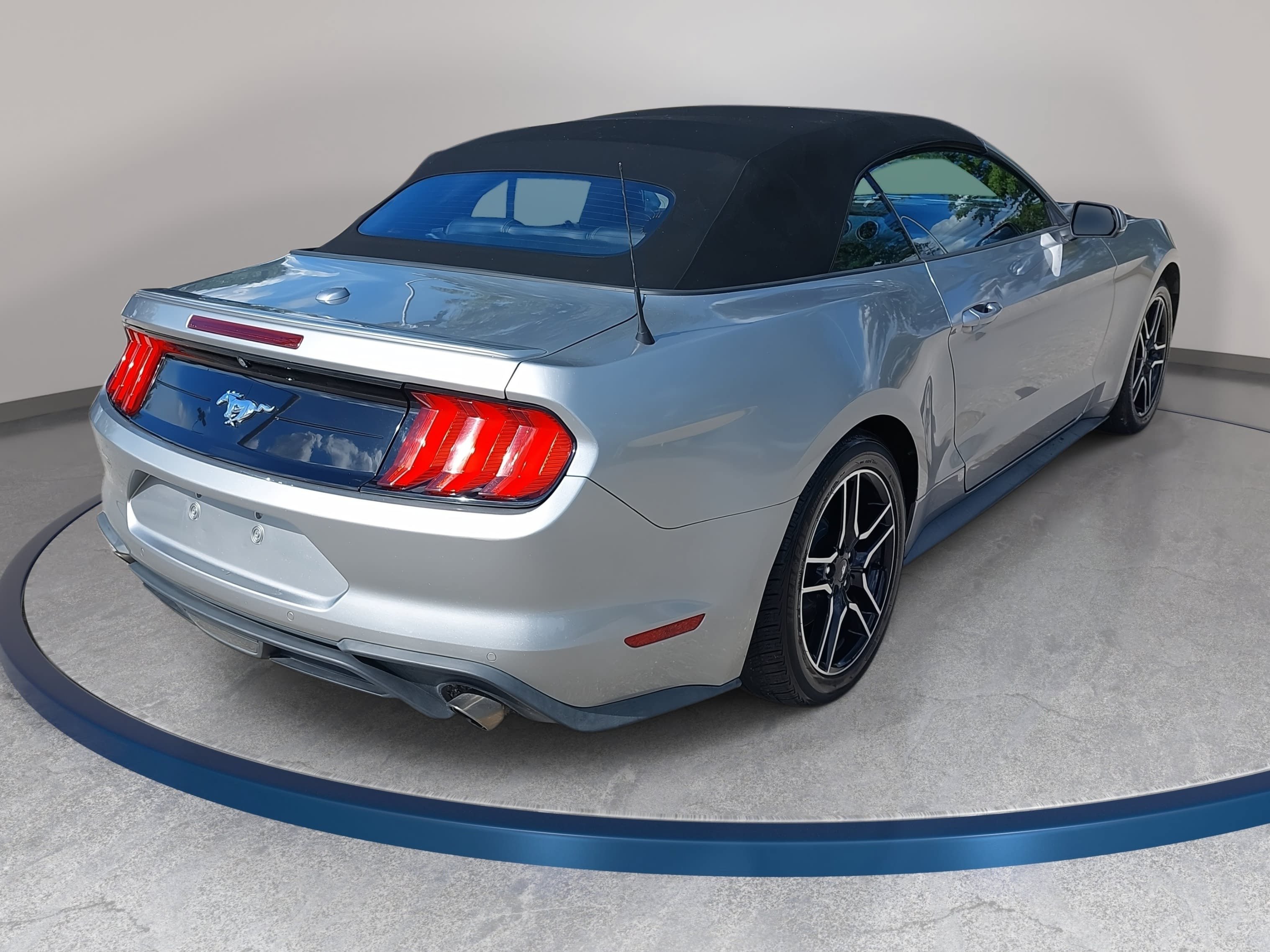 Used 2020 Ford Mustang Premium RWD image 5
