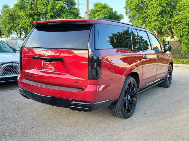 Used 2025 Cadillac Escalade ESV Sport Platinum AWD/4WD image 4