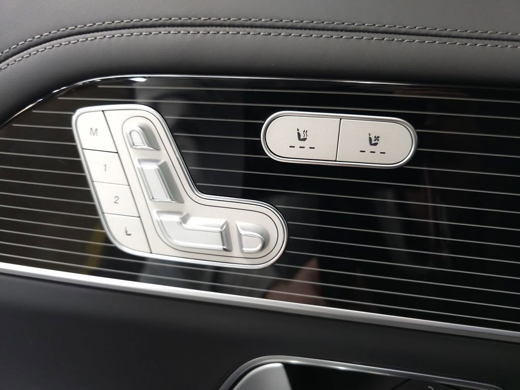 Used 2024 Mercedes-Benz Maybach GLS 600 4MATIC image 28