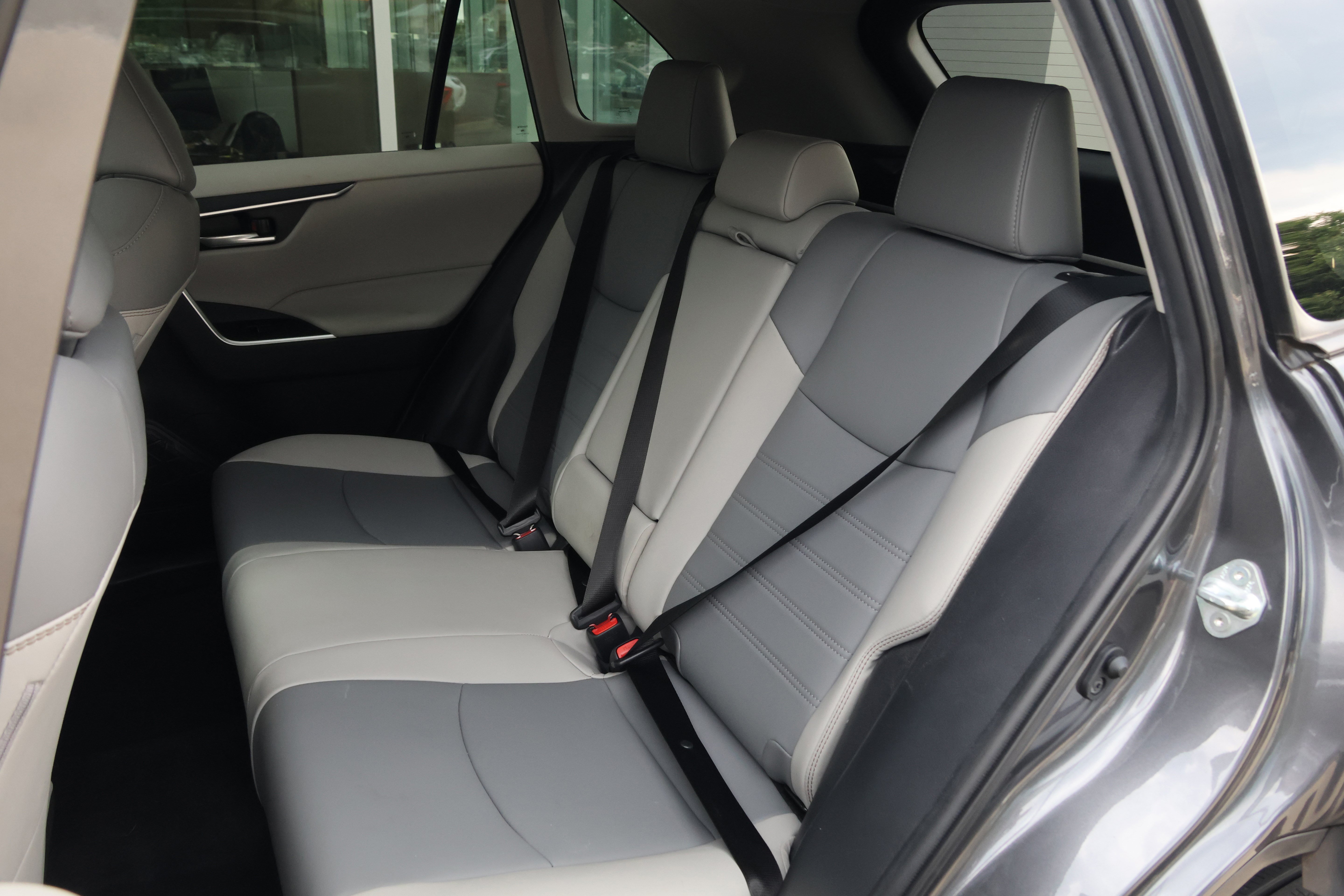 Used 2019 Toyota RAV4 XLE Premium FWD image 32