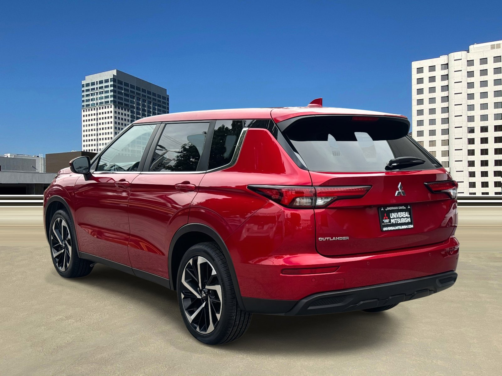 Used 2022 Mitsubishi Outlander ES image 3