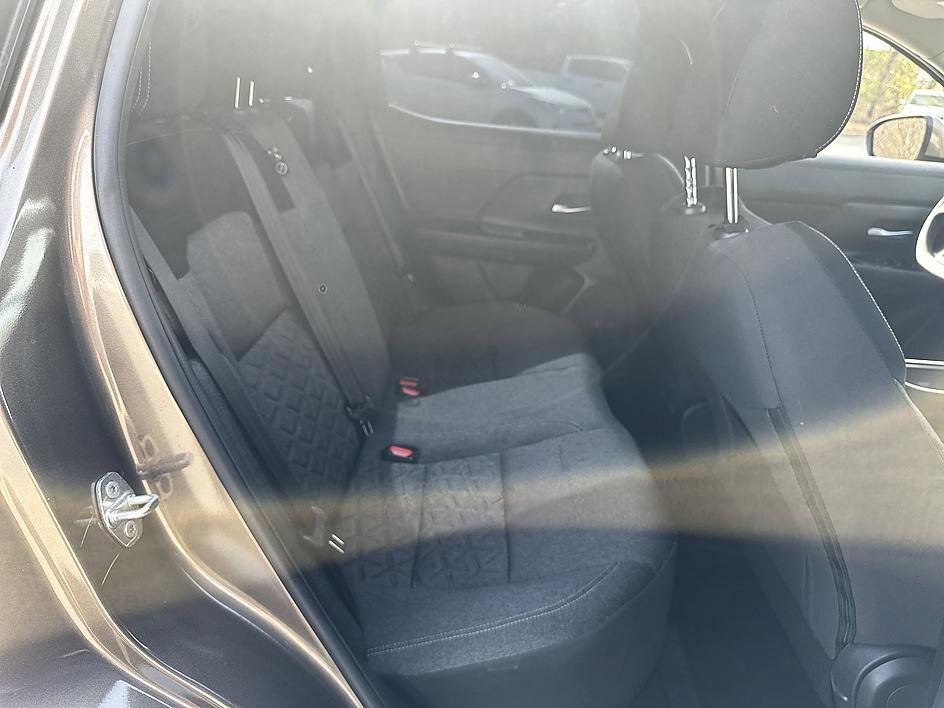 Certified 2025 Nissan Kicks SV image 18