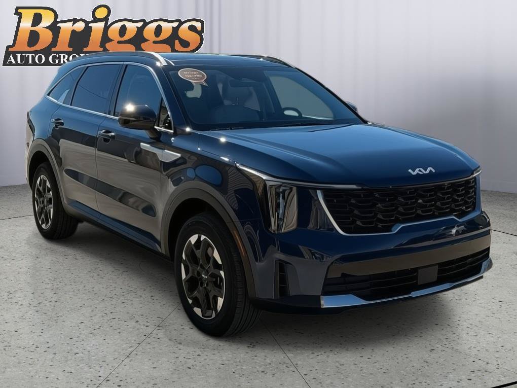 Certified 2025 Kia Sorento S w/ Panoramic Sunroof Package AWD/4WD image 7