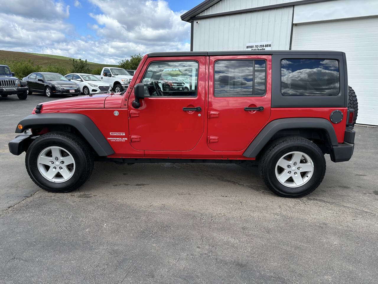 Used 2011 Jeep Wrangler Unlimited Sport image 2