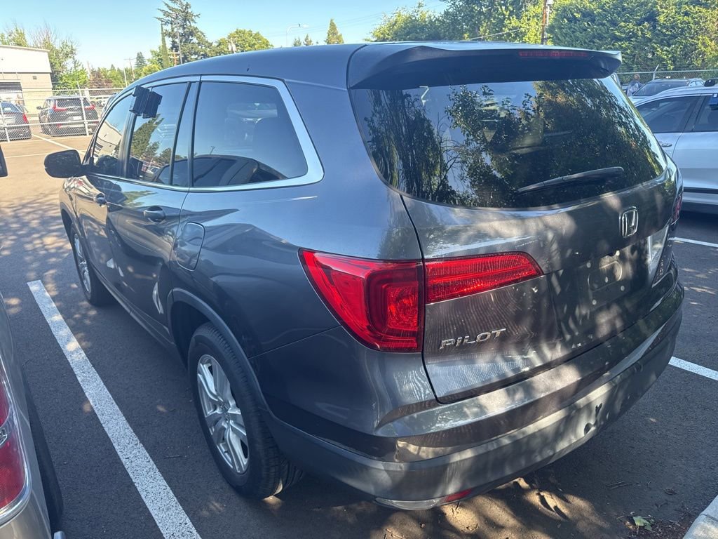 Used 2017 Honda Pilot LX image 2