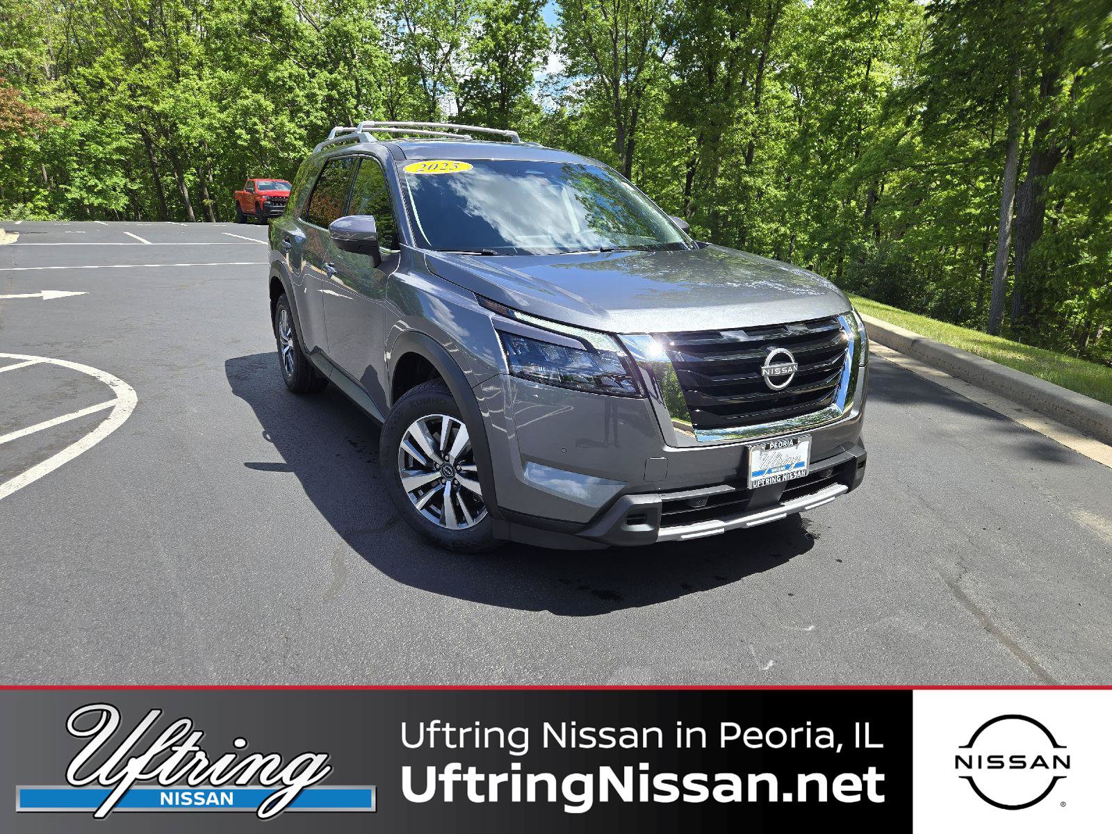 Used 2025 Nissan Pathfinder SL AWD/4WD image 1