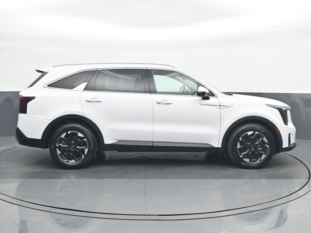 Used 2024 Kia Sorento S image 7