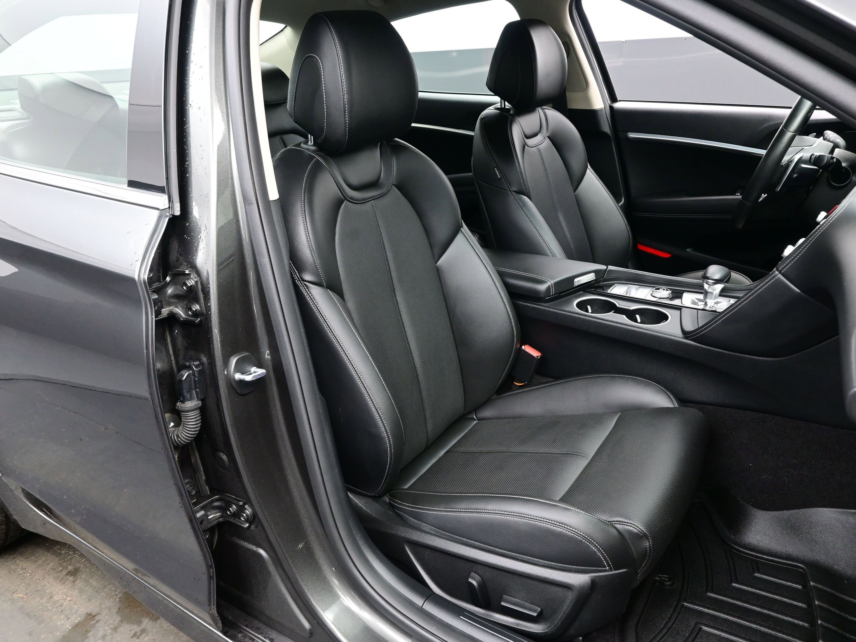 Certified 2023 Genesis G70 2.0T image 15