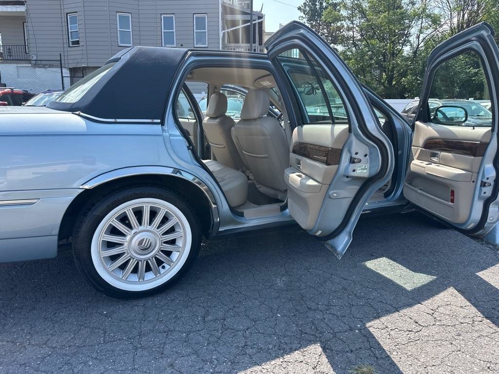 Used 2010 Mercury Grand Marquis LS RWD image 24