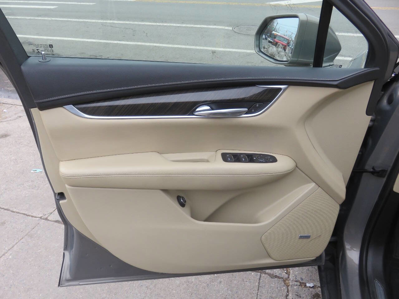 Used 2019 Cadillac XT5 AWD image 29