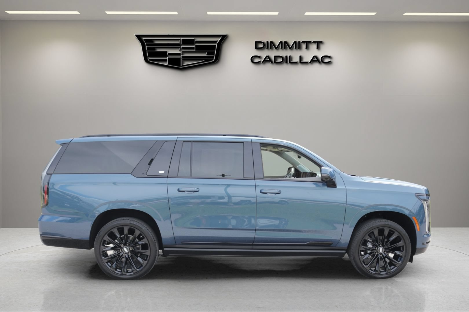 New 2026 Cadillac Escalade ESV Platinum Sport w/ LPO, ONYX Package AWD/4WD image 4
