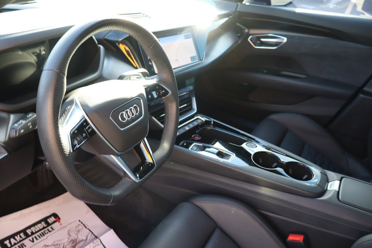Used 2022 Audi e-tron GT Prestige AWD/4WD image 9