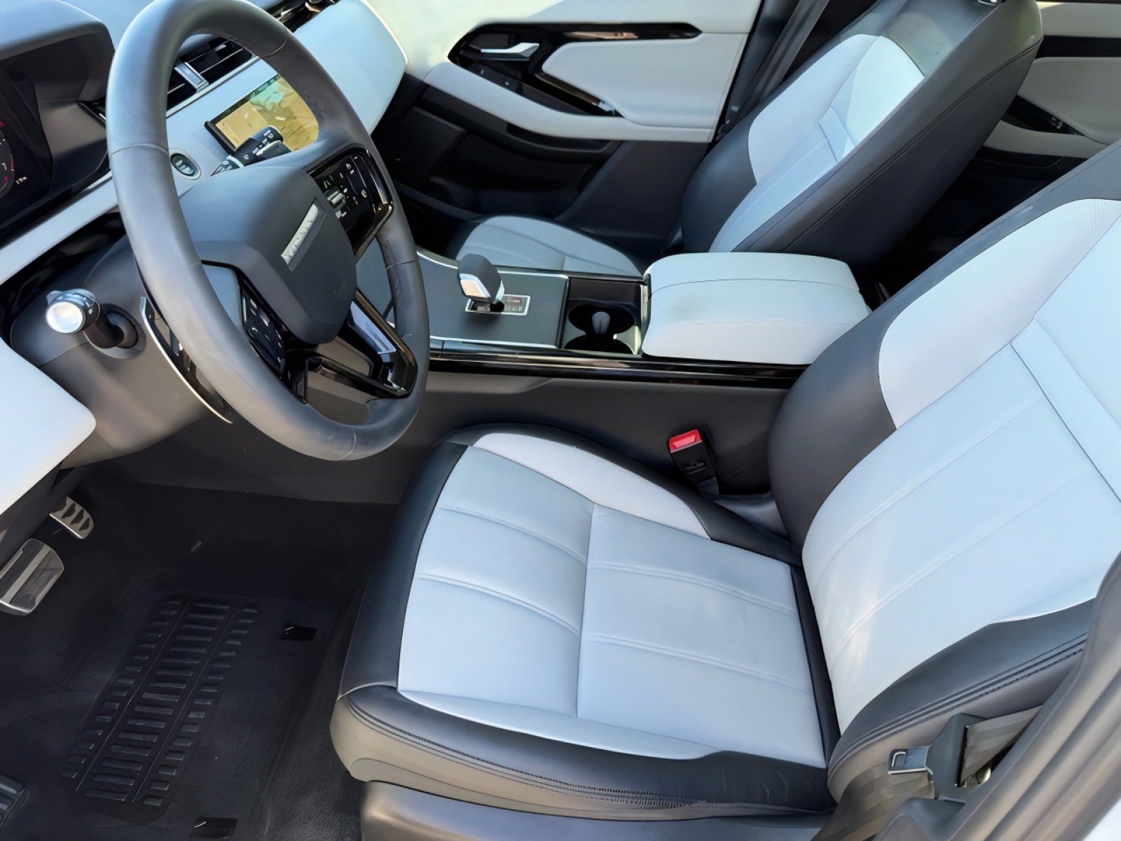 Used 2024 Land Rover Range Rover Evoque Dynamic SE image 15