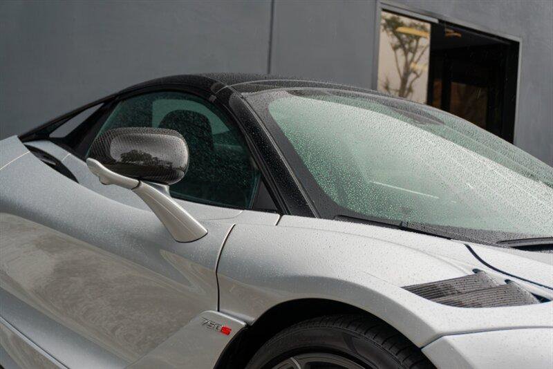 Used 2024 McLaren 750S Spider image 32
