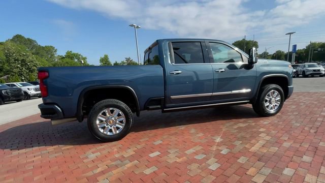 Used 2024 Chevrolet Silverado 2500 High Country w/ High Country Premium Package AWD/4WD image 2