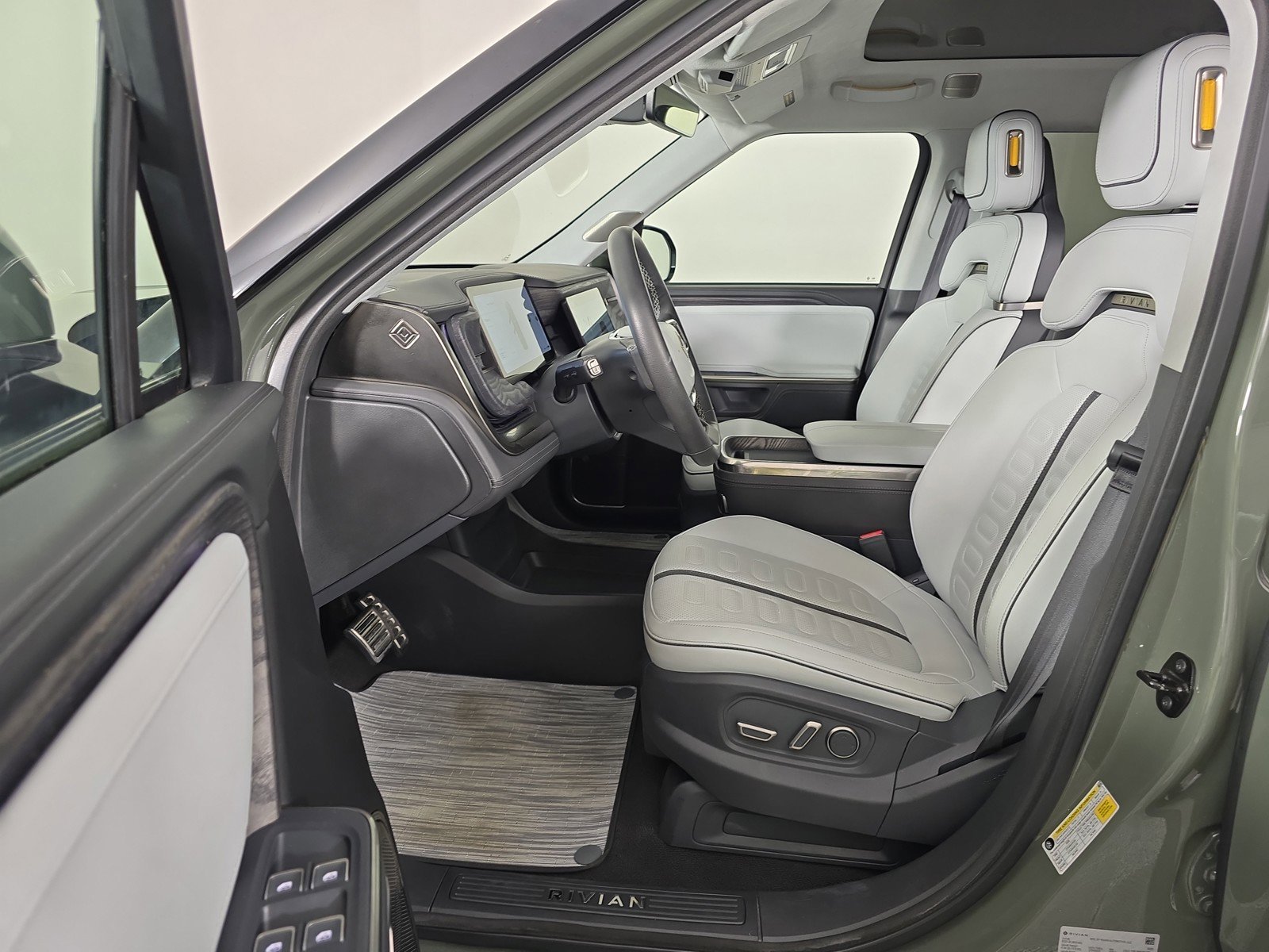 Used 2023 Rivian R1S Launch Edition image 20