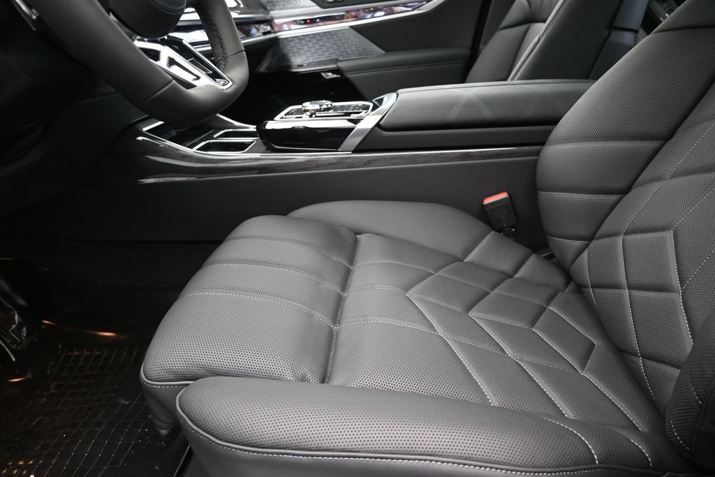 New 2026 BMW 760i xDrive w/ Executive Package AWD/4WD image 13