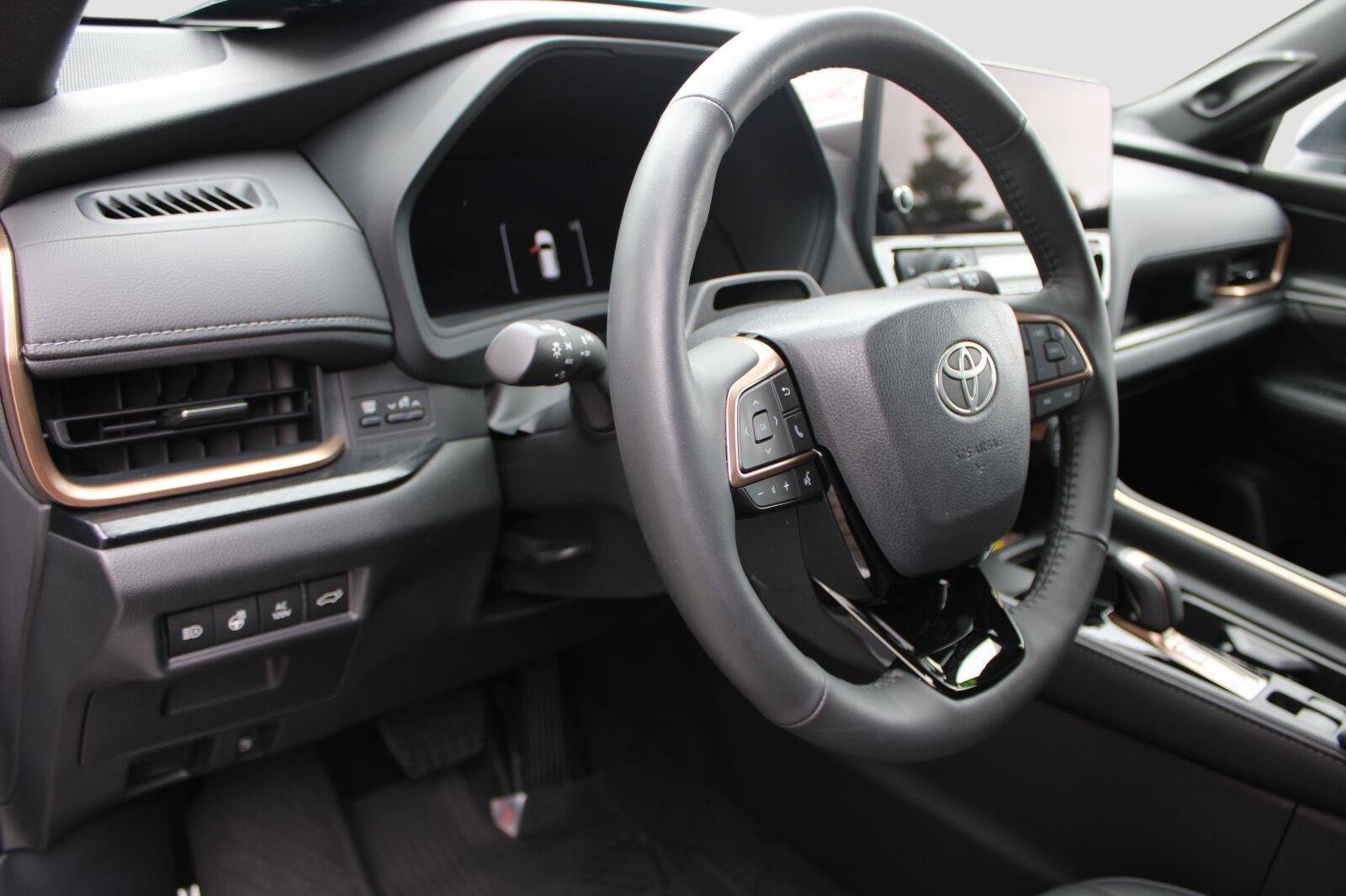 Used 2025 Toyota Grand Highlander AWD Hybrid image 17