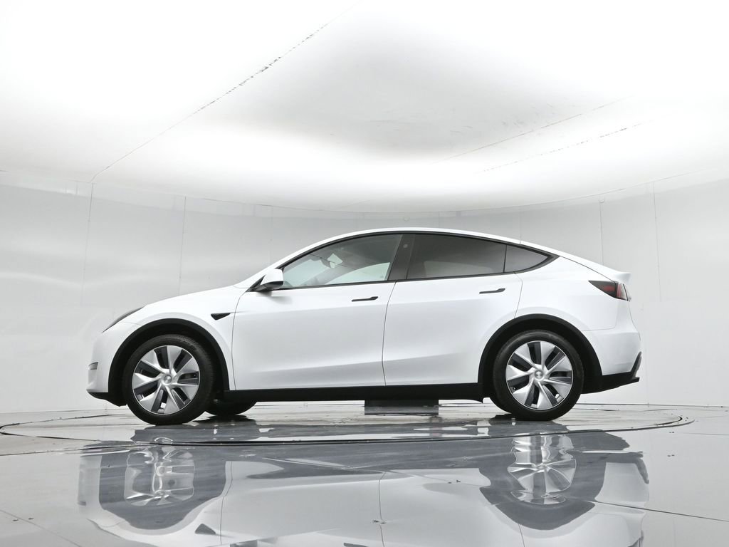Used 2024 Tesla Model Y Long Range image 49