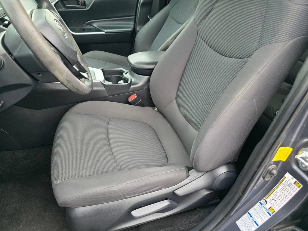 Used 2020 Toyota RAV4 LE AWD/4WD image 18
