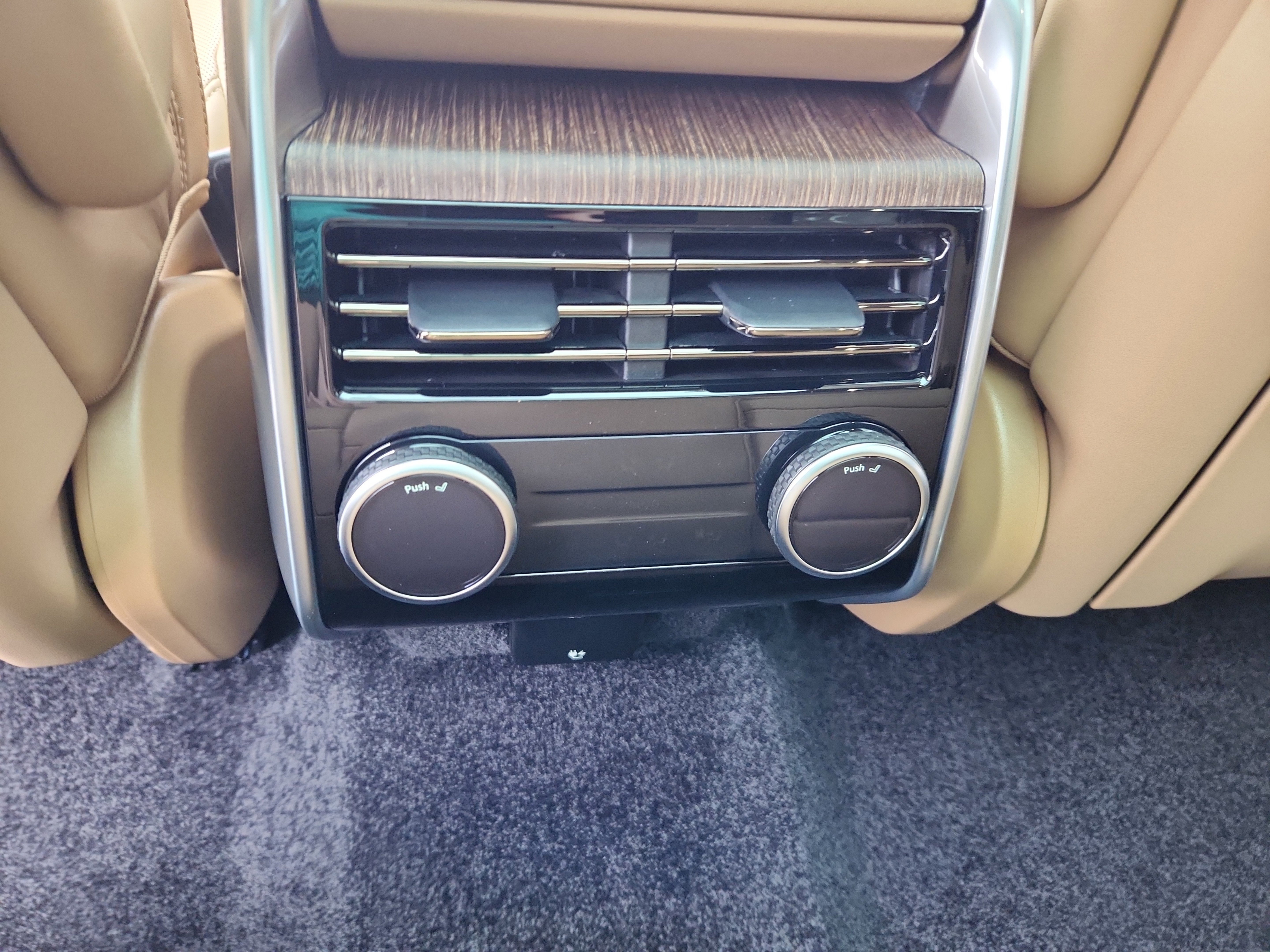 New 2025 Land Rover Range Rover SE image 27