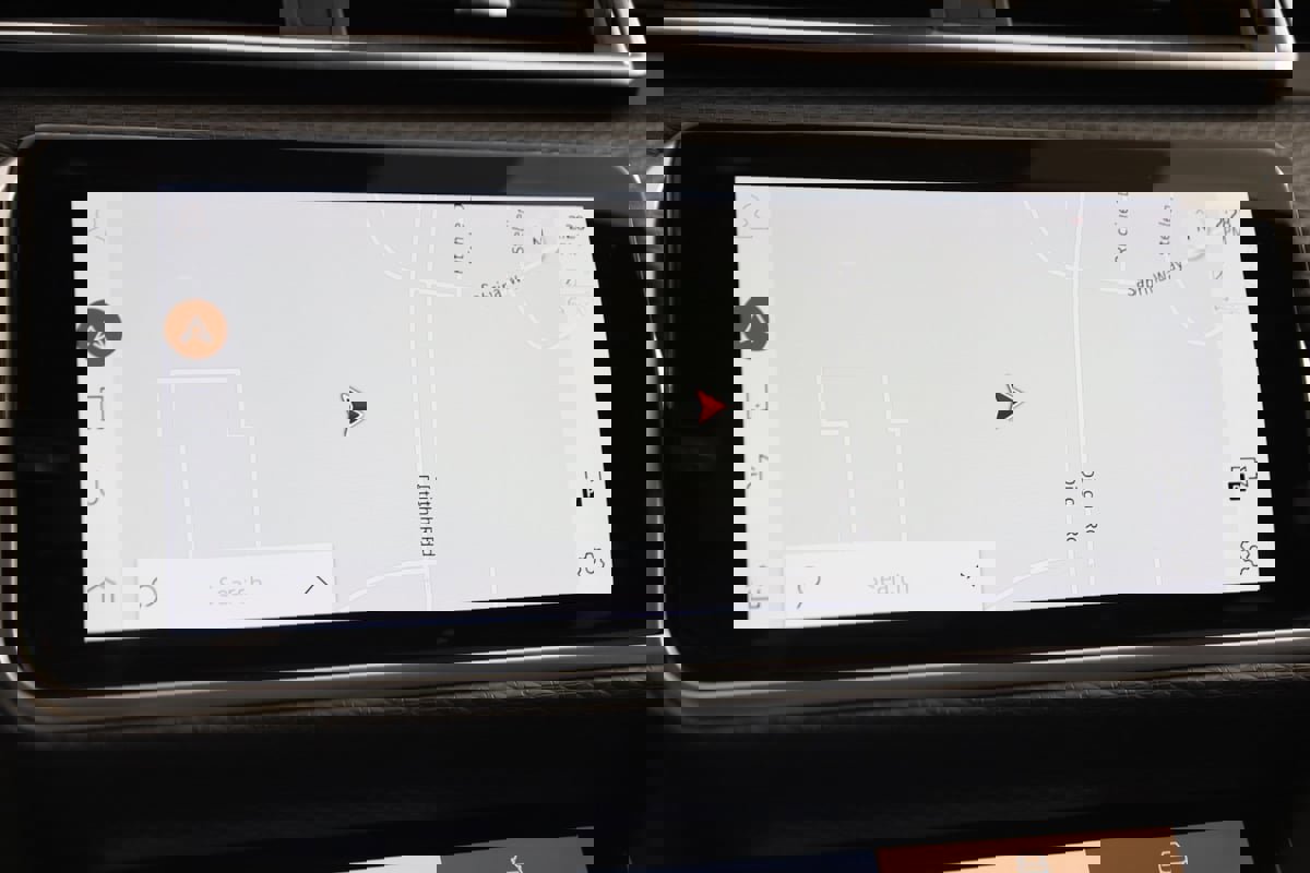 Used 2021 Land Rover Range Rover Velar R-Dynamic S image 9