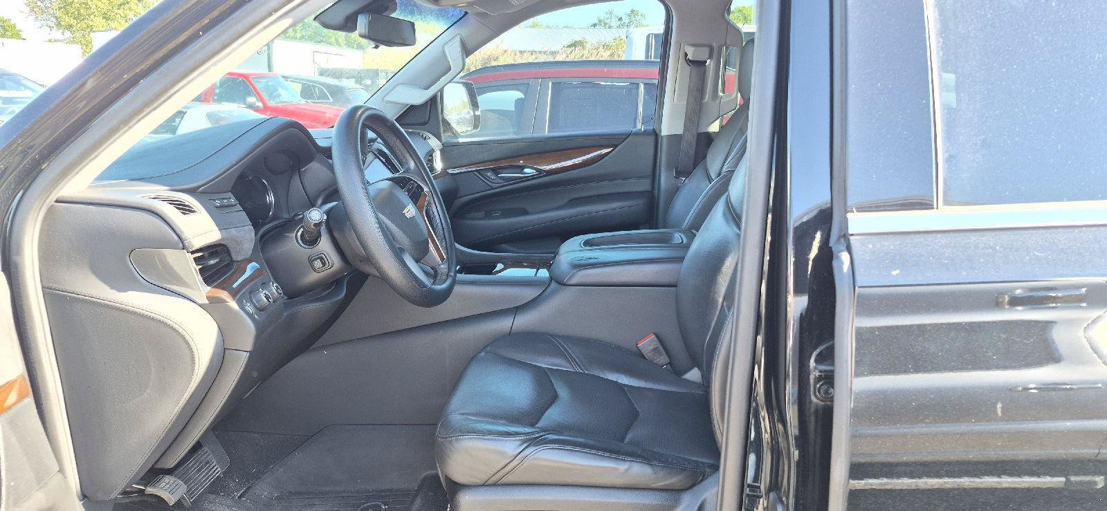 Used 2020 Cadillac Escalade Luxury AWD/4WD image 6