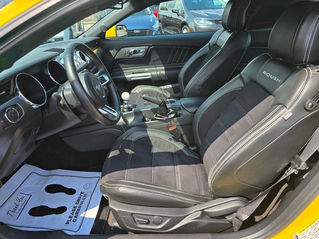 Used 2017 Ford Mustang GT Premium w/ GT Performance Package RWD image 10