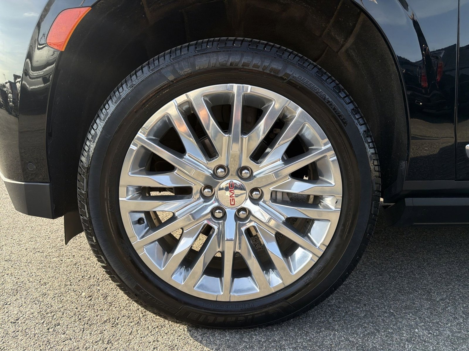 Used 2024 GMC Yukon XL Denali w/ Denali Reserve Package image 12