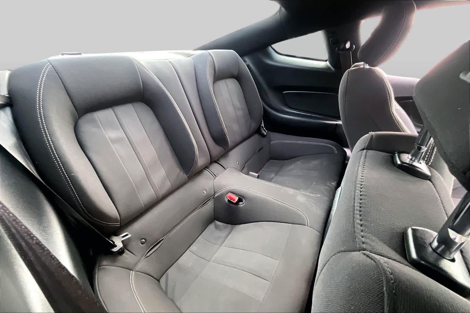 Used 2018 Ford Mustang Coupe RWD image 18