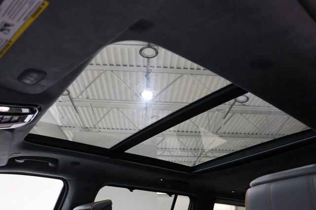 Used 2023 Jeep Grand Wagoneer Series II AWD/4WD image 32