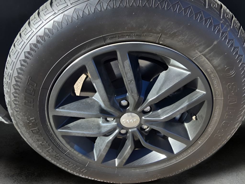 Used 2022 Jeep Grand Cherokee Limited image 9