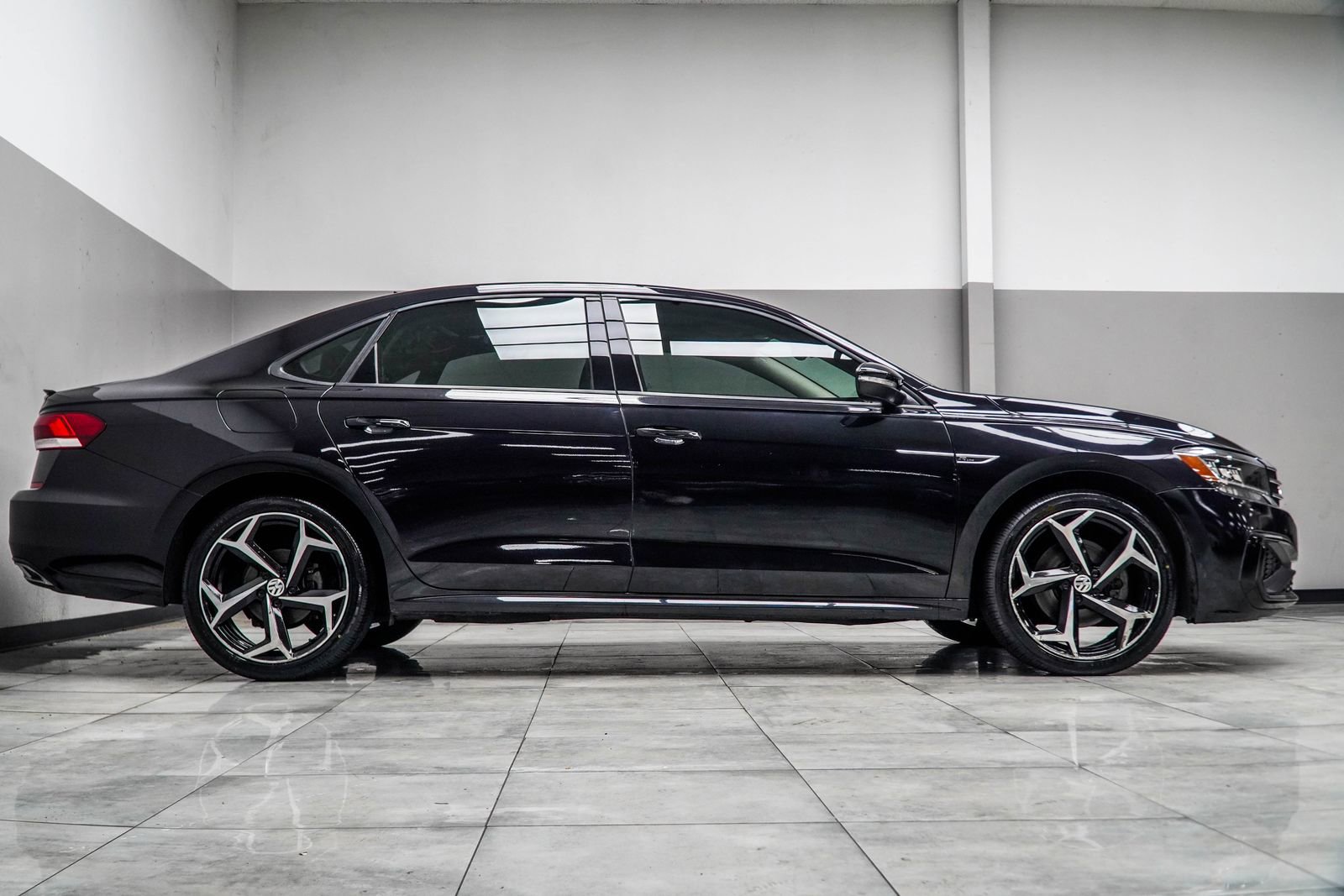 Used 2020 Volkswagen Passat 2.0T R-Line FWD image 7