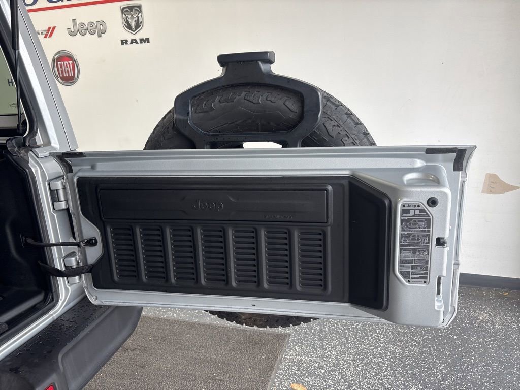 Used 2023 Jeep Wrangler Altitude image 9