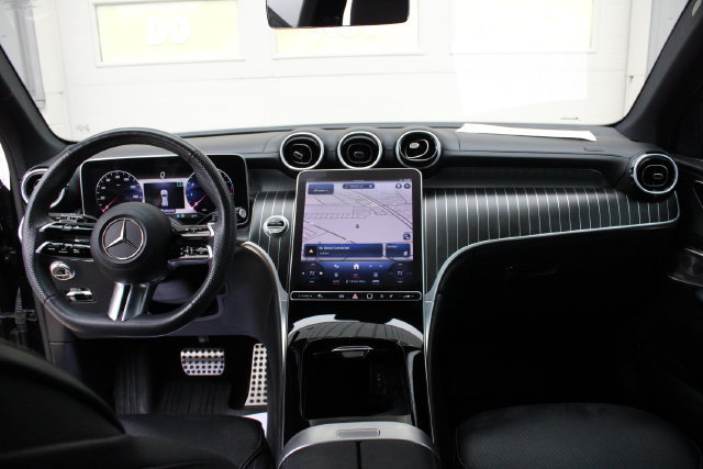 Used 2023 Mercedes-Benz GLC 300 4MATIC image 3