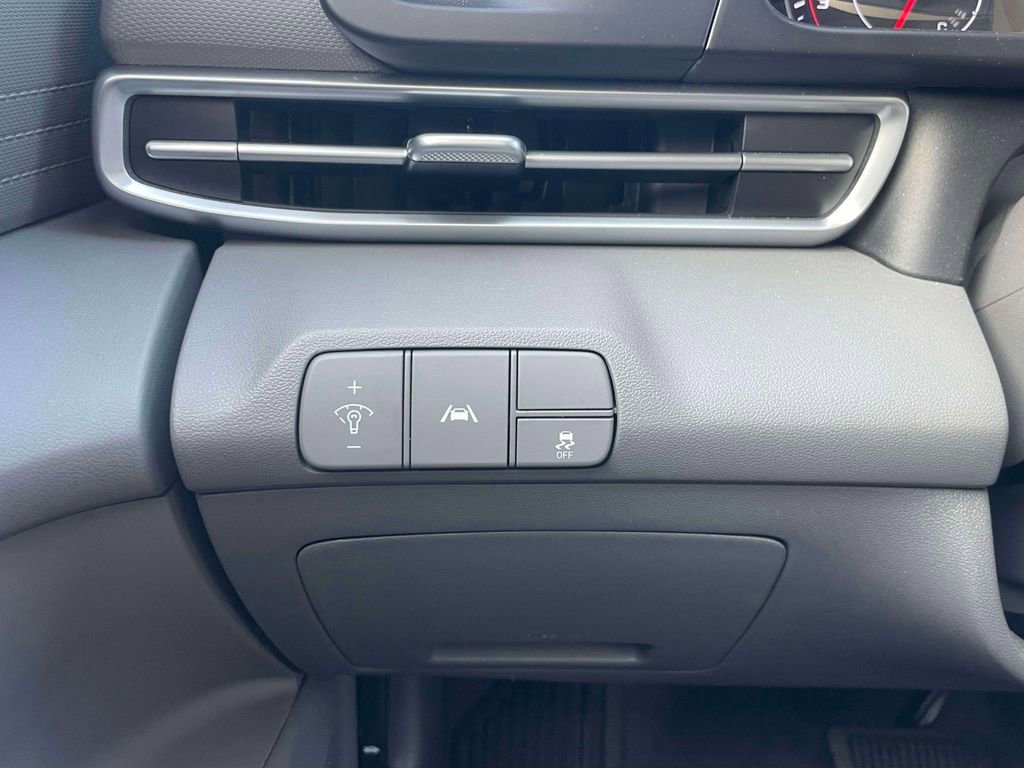 Used 2023 Hyundai Elantra SEL w/ Preferred Accessory Package image 19