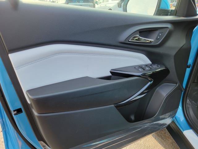 New 2026 Chevrolet Trax LT w/ Sunroof Package FWD image 6