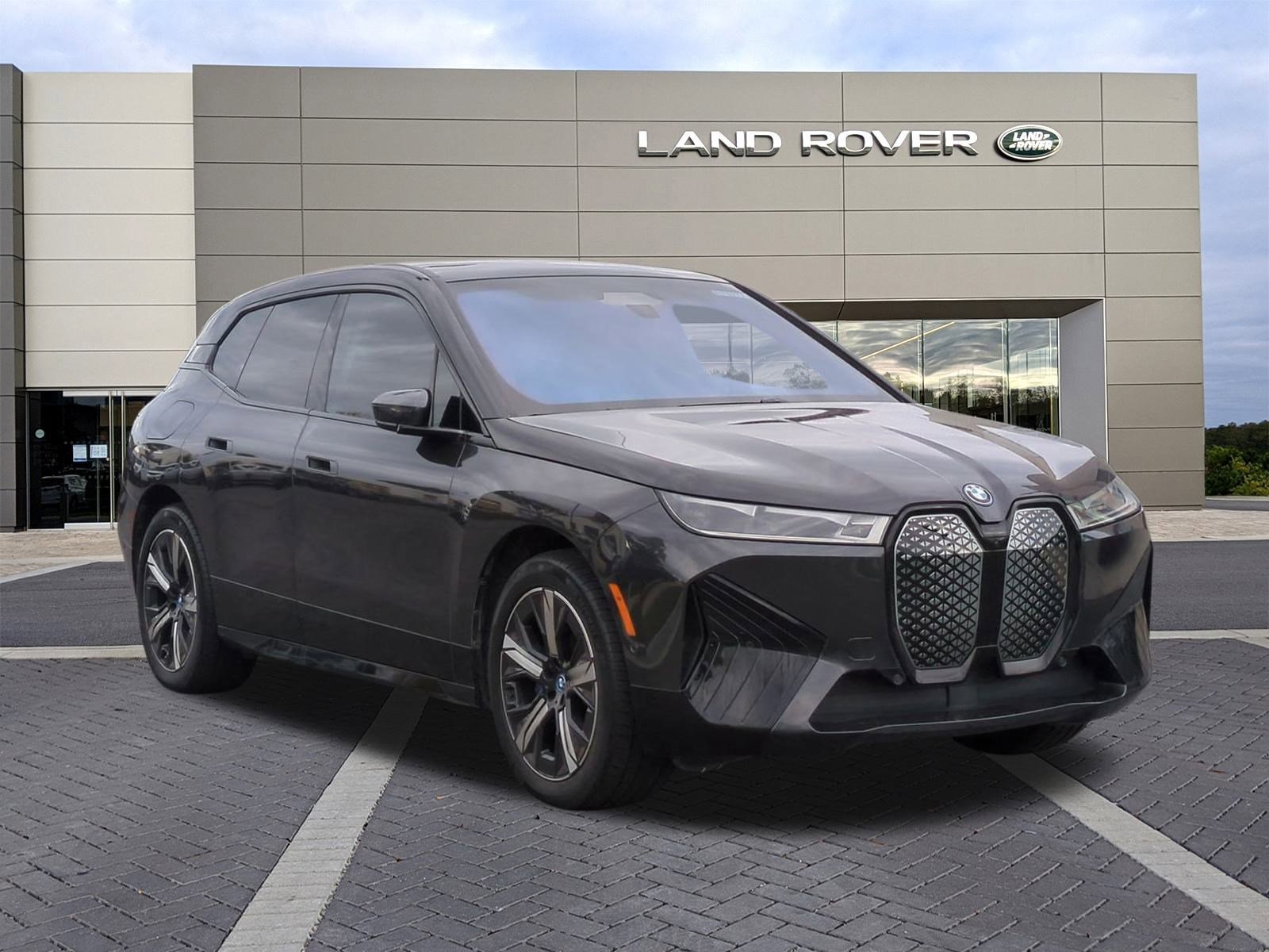 Used 2023 BMW iX xDrive50 w/ Sport Package image 3