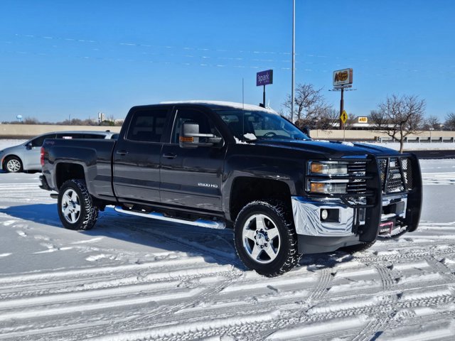 Used 2015 Chevrolet Silverado 2500 LT w/ LT Convenience Package image 3