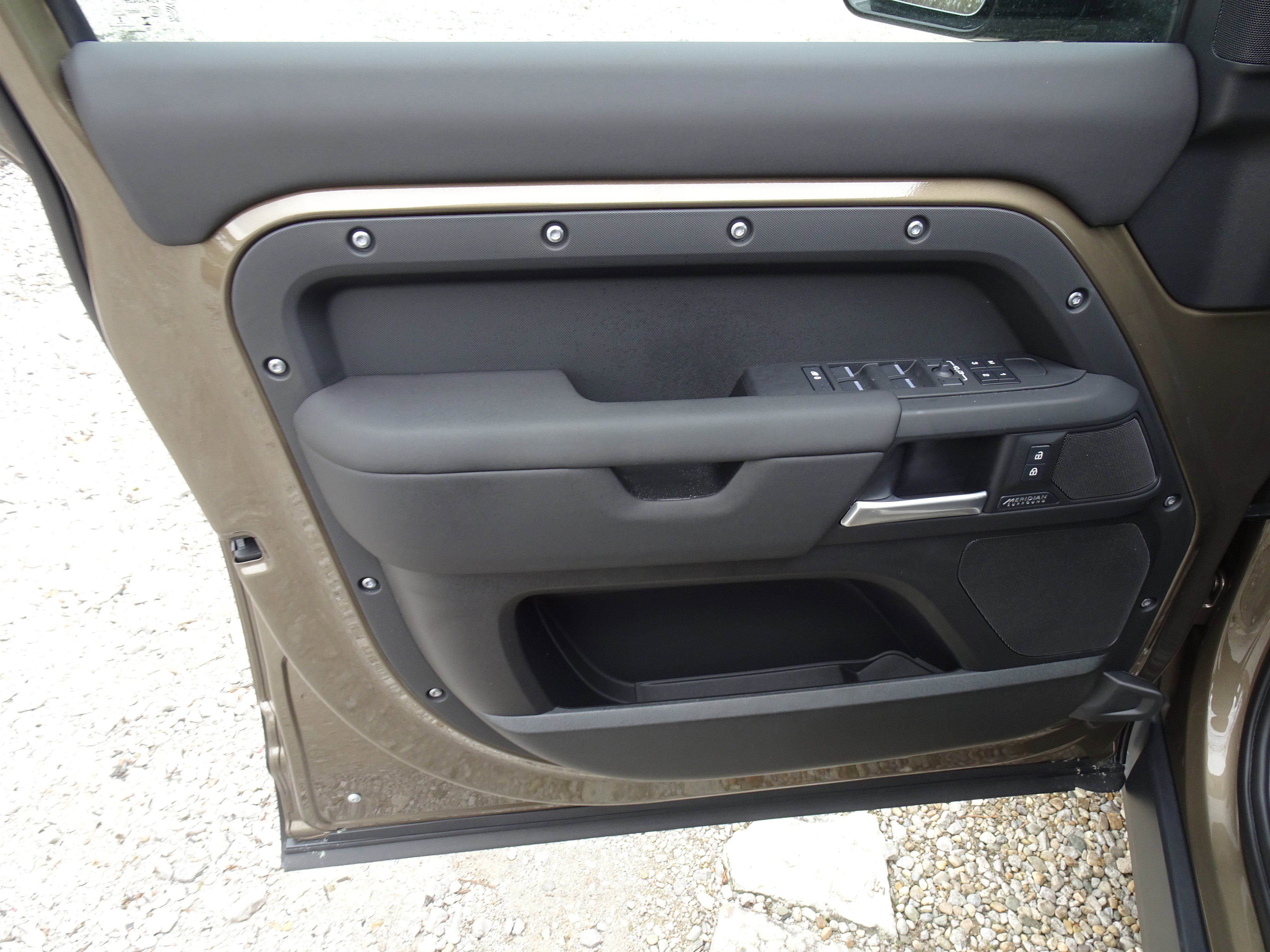 New 2026 Land Rover Defender 110 X-Dynamic SE AWD/4WD image 21