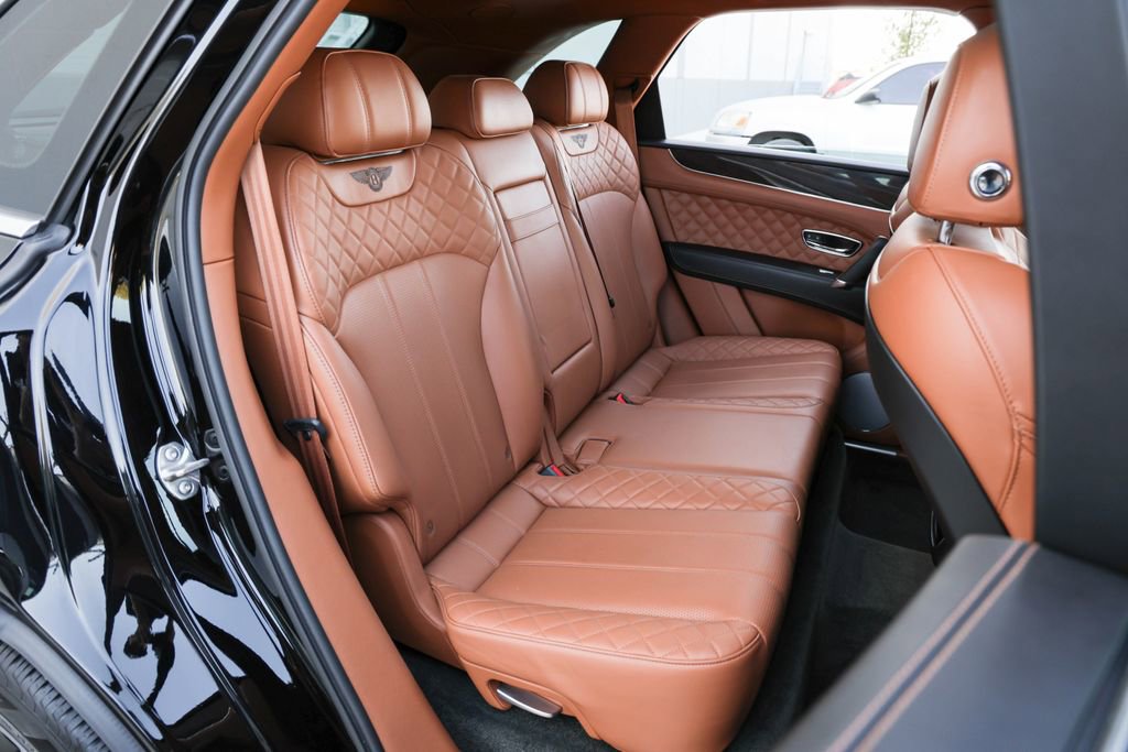 Used 2019 Bentley Bentayga AWD/4WD image 26