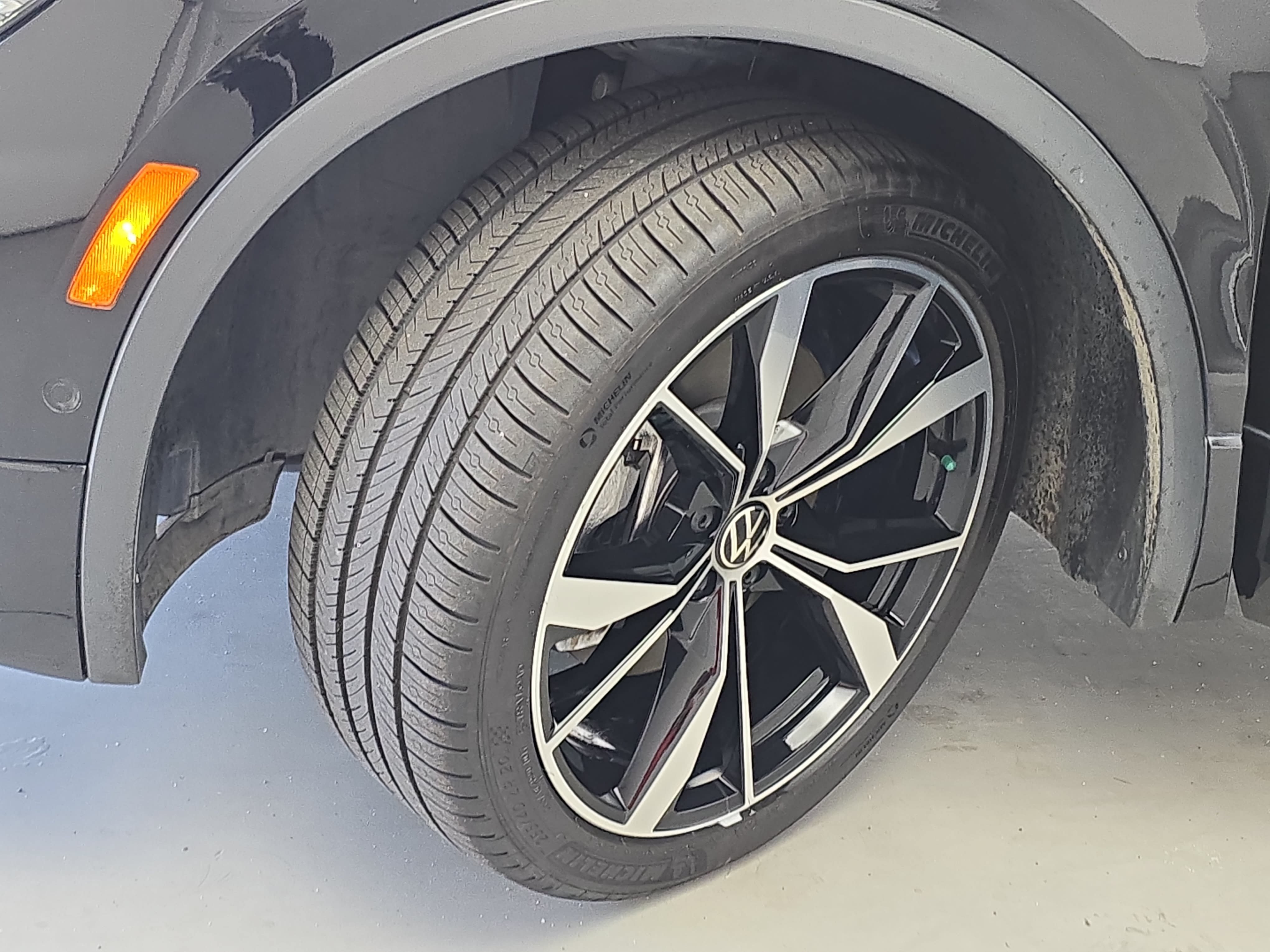 Certified 2023 Volkswagen Tiguan SEL R-Line AWD/4WD image 33