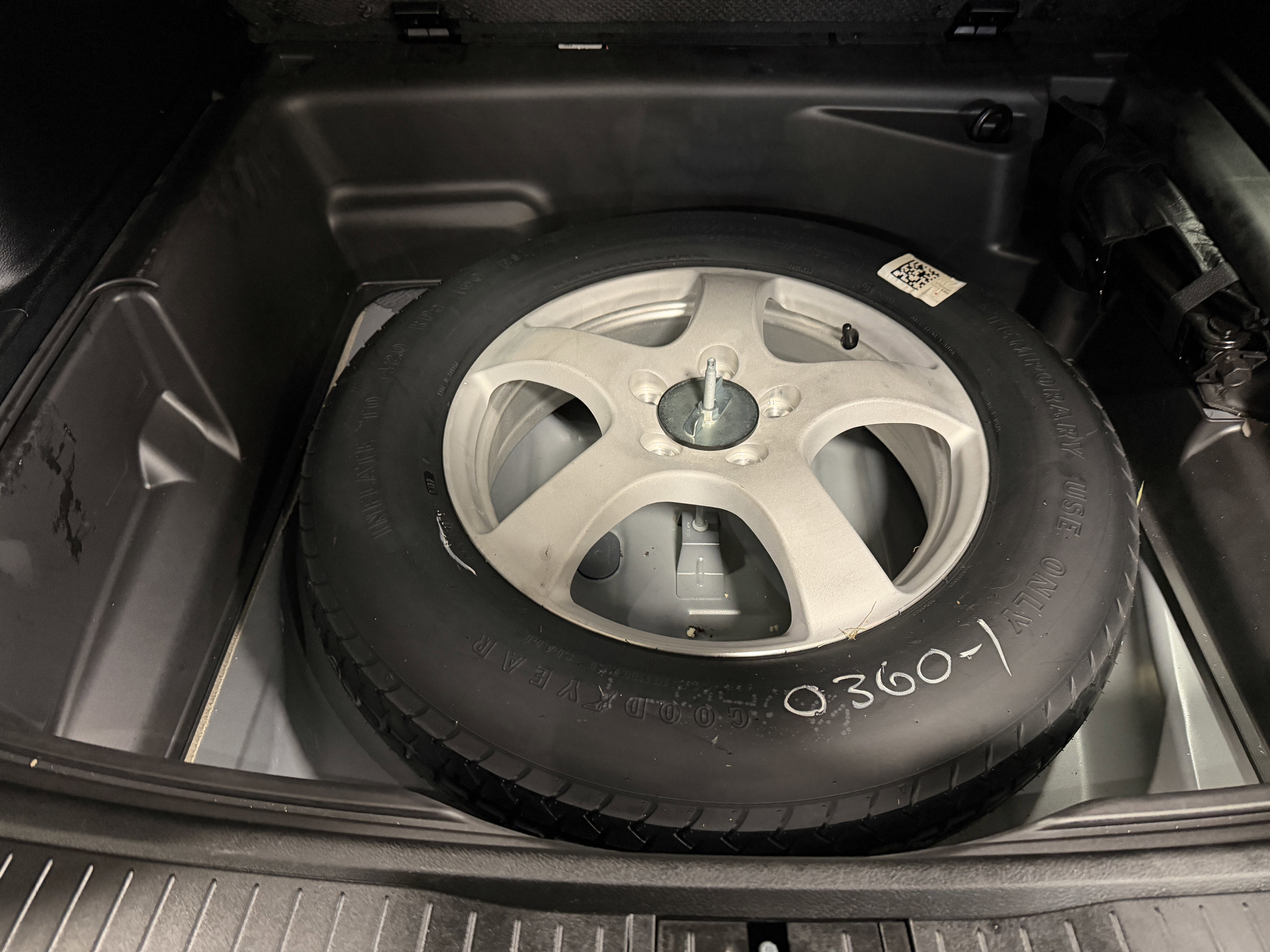 Used 2023 Jeep Grand Cherokee Laredo image 25