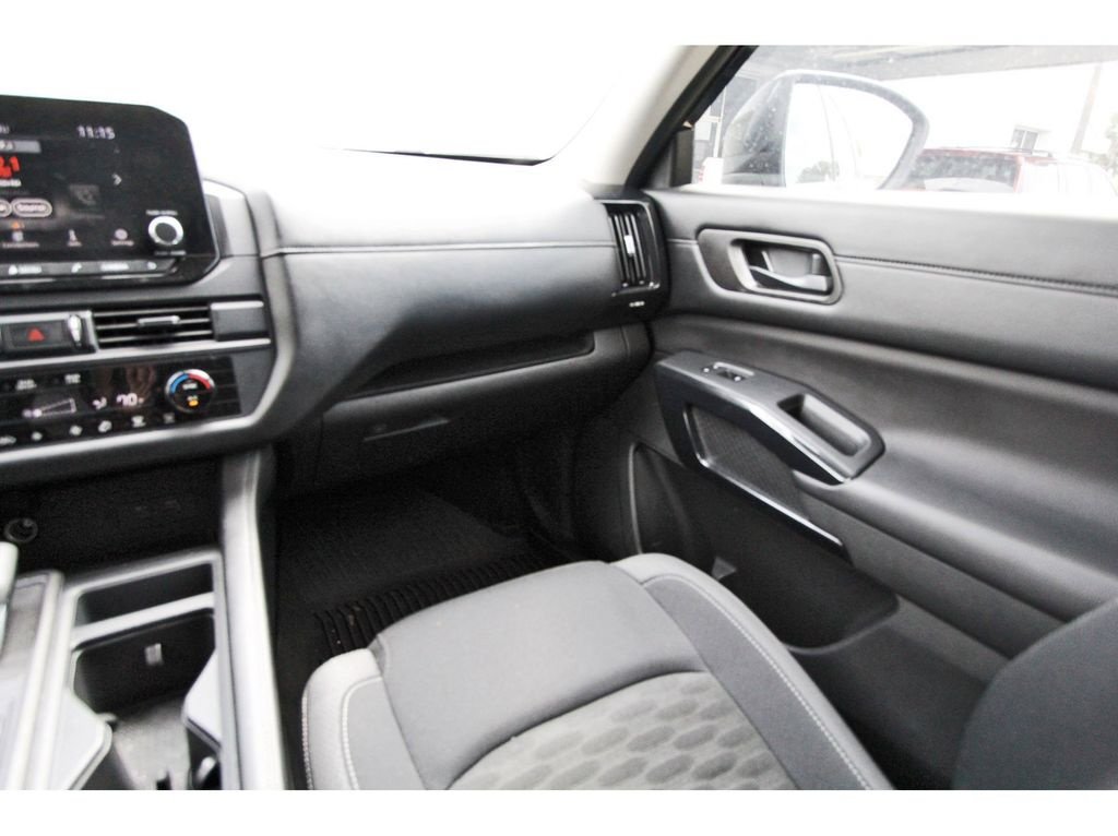 Certified 2024 Nissan Pathfinder S FWD image 10