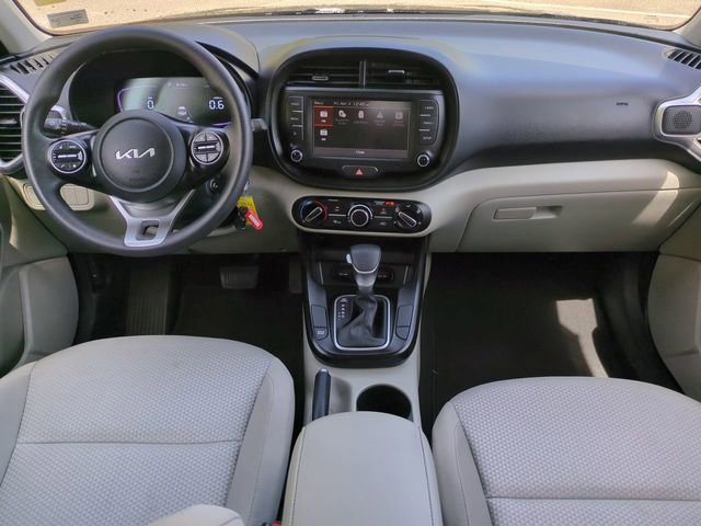 Used 2025 Kia Soul LX w/ LX Technology Package FWD image 15