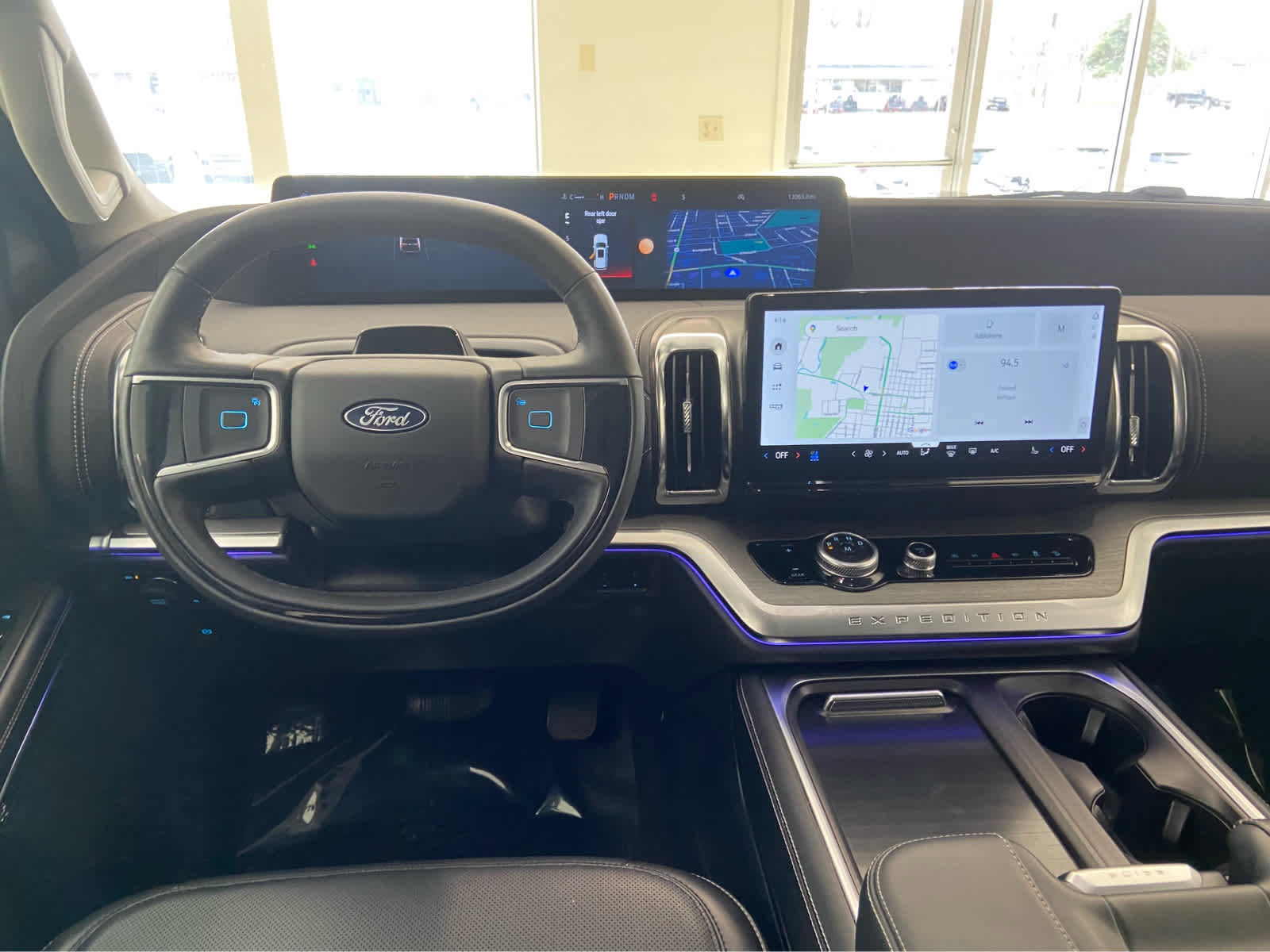 Used 2025 Ford Expedition Platinum image 27