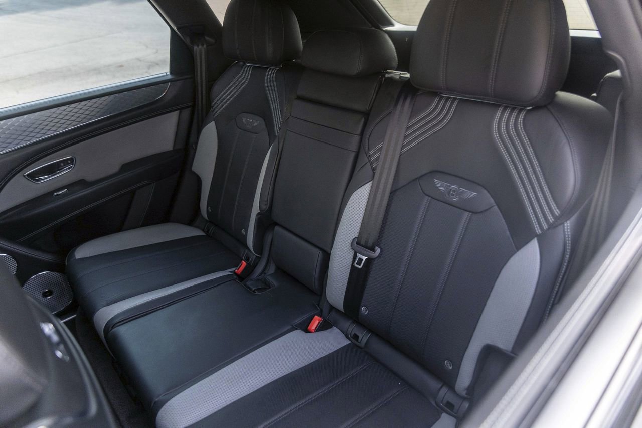 Used 2025 Bentley Bentayga AWD/4WD image 47